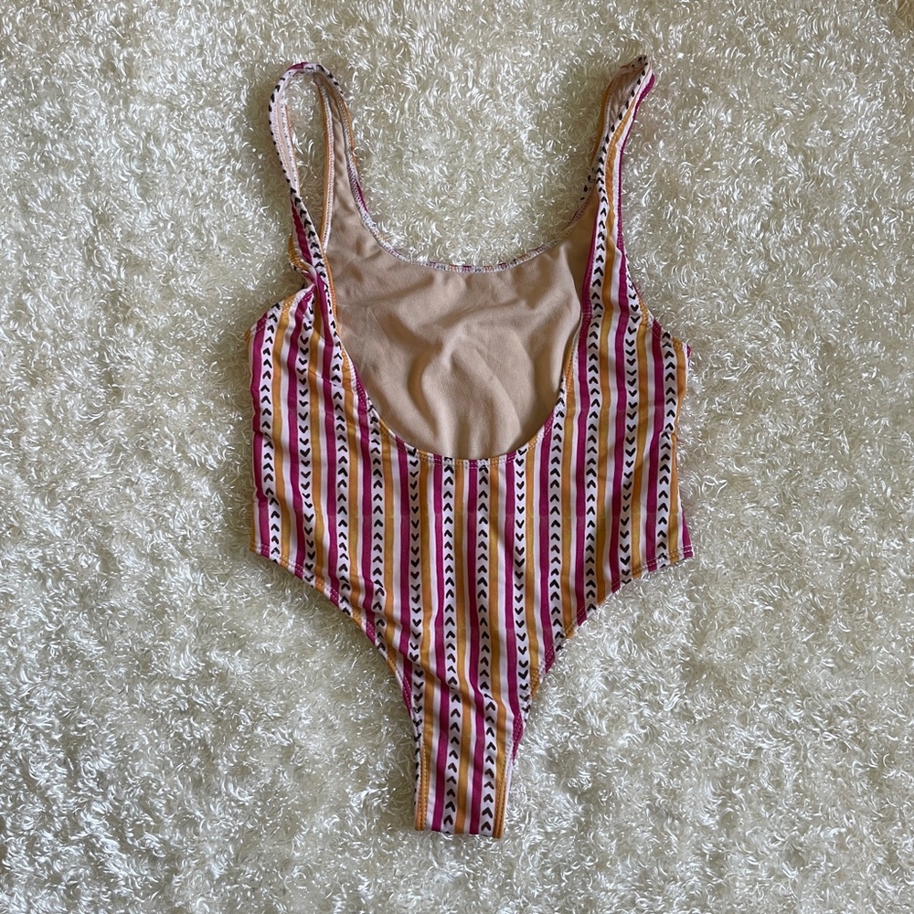 Bikini - Picture 5 of 7